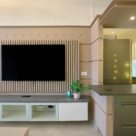 Art Deco - 2 Bedrooms - Near Tram