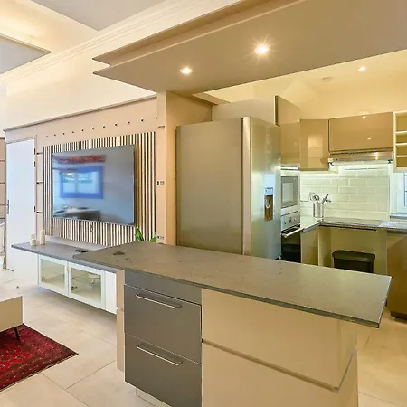 Art Deco - 2 Bedrooms - Near Tram Appartement *