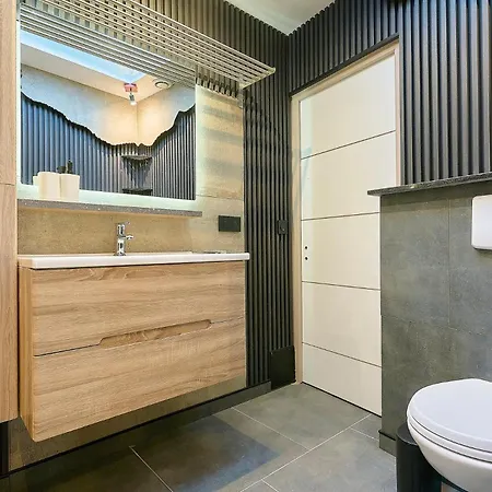 Appartement Art Deco - 2 Bedrooms - Near Tram