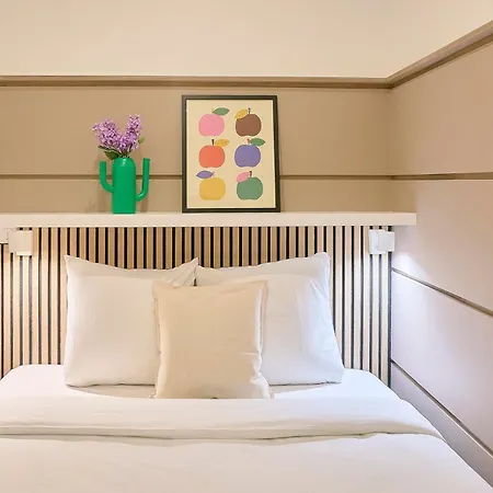 Art Deco - 2 Bedrooms - Near Tram