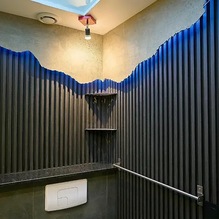 Art Deco - 2 Bedrooms - Near Tram